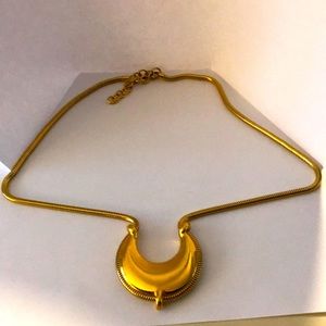 Gold Necklace w/pendant (costume jewelry)